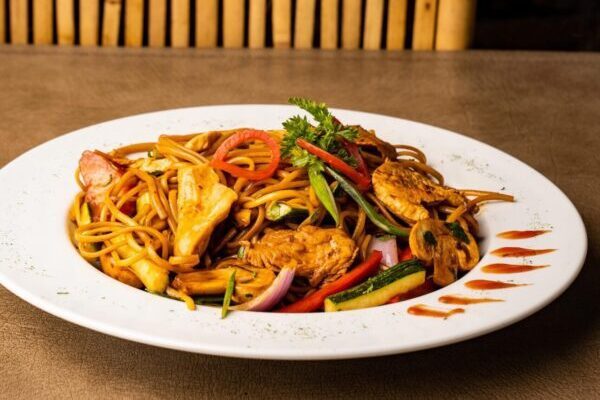 Tallarín Saltado de Pollo